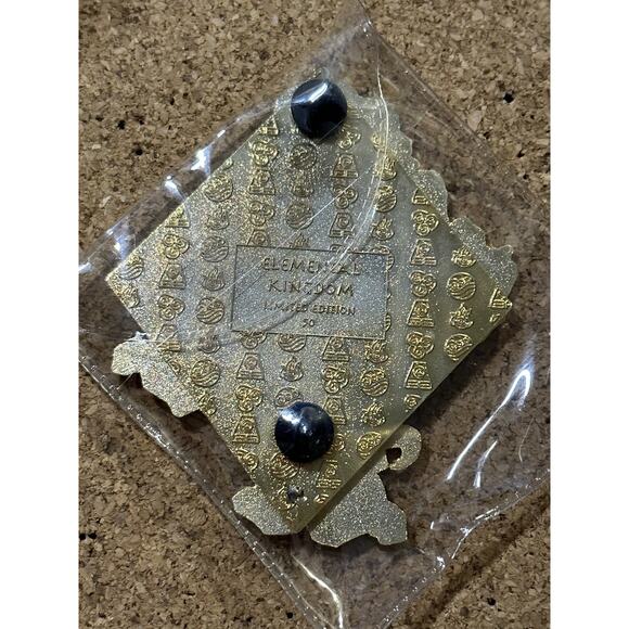 Avatar The Last Airbender Toph/Rapunzel Earthbender Fantasy Pin Limited Edition - Picture 2 of 2